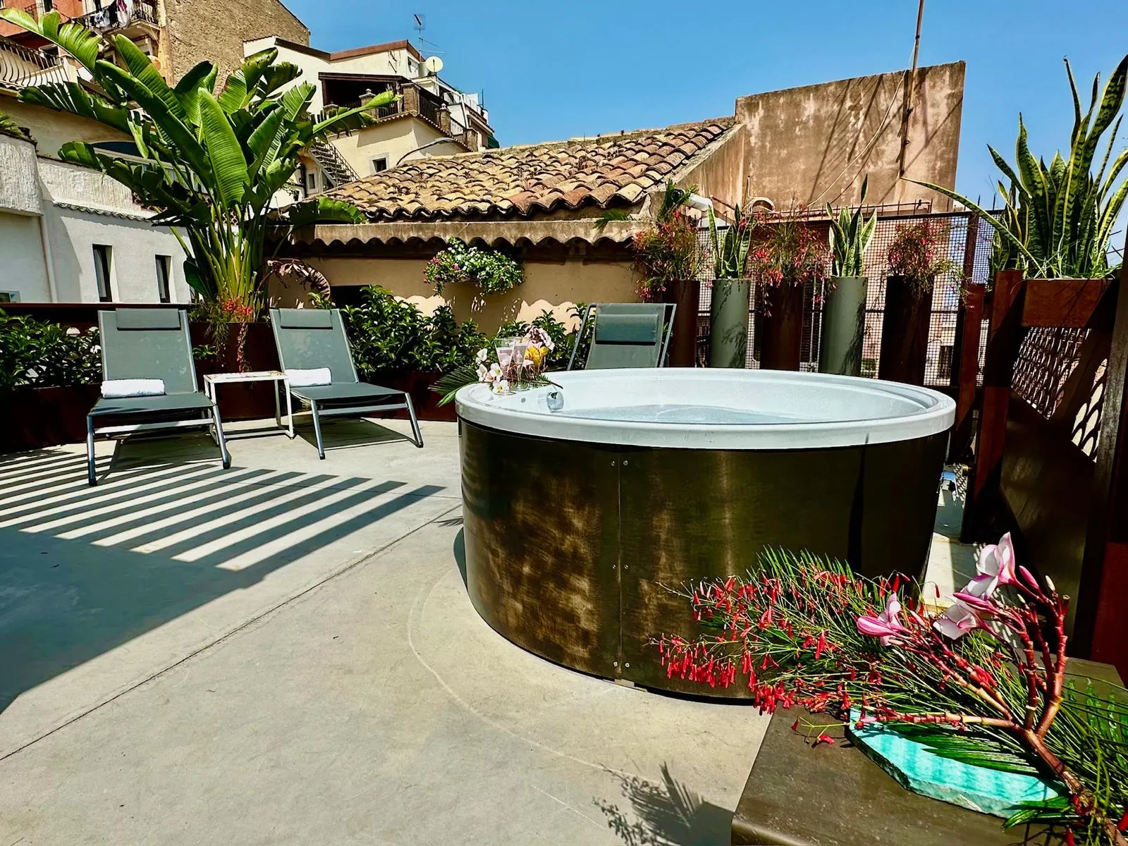 Terrazzo con jacuzzi – Casa Timeo Taormina
